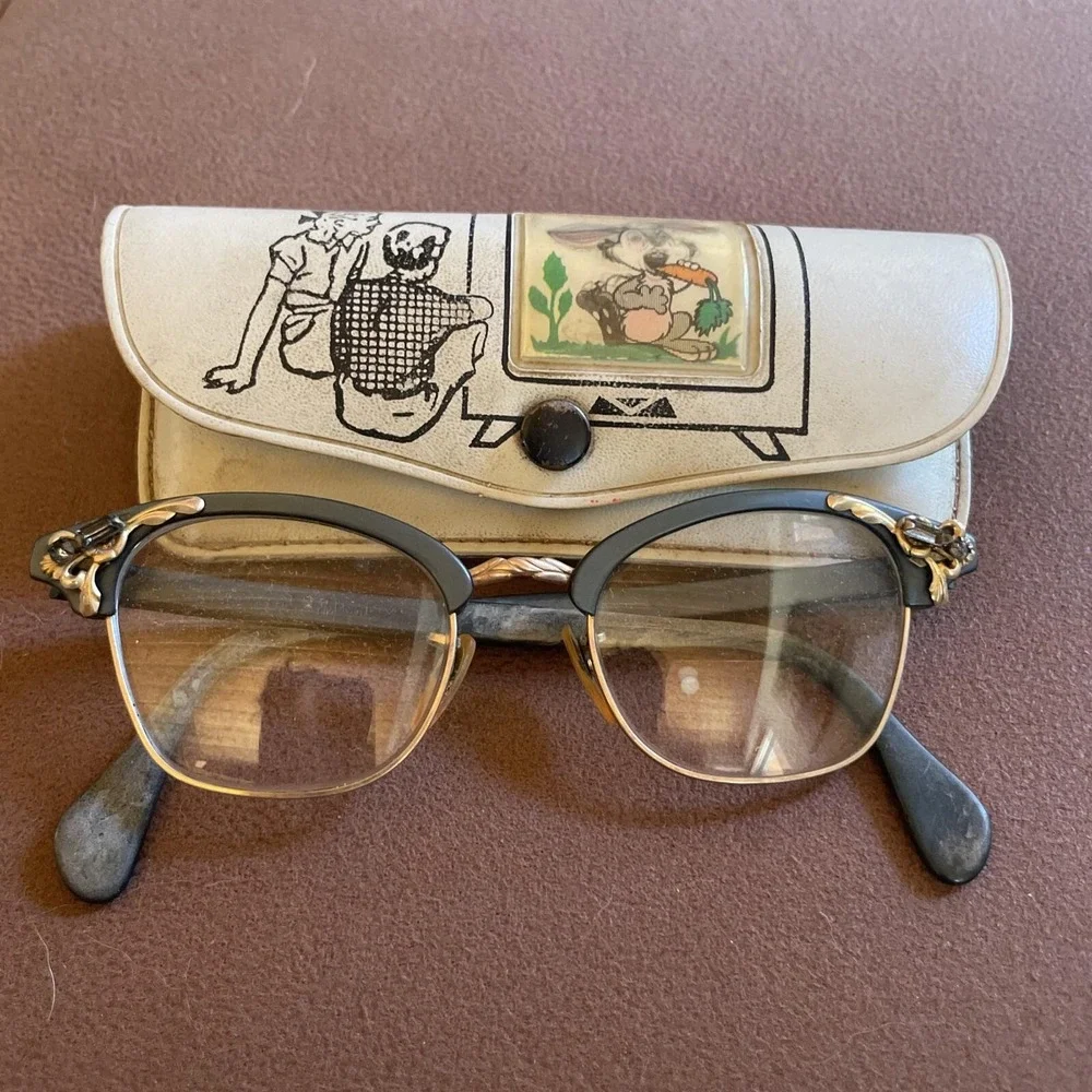 Vintage 50s 60s Childs Glasses Case bunny Carrot TV MCM Kids Holographic Reading